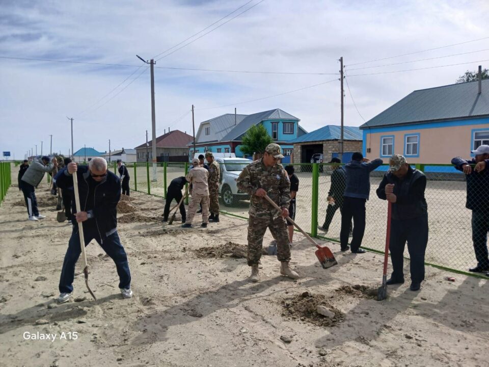 В селе Каратерень проведены работы по посадке деревьев