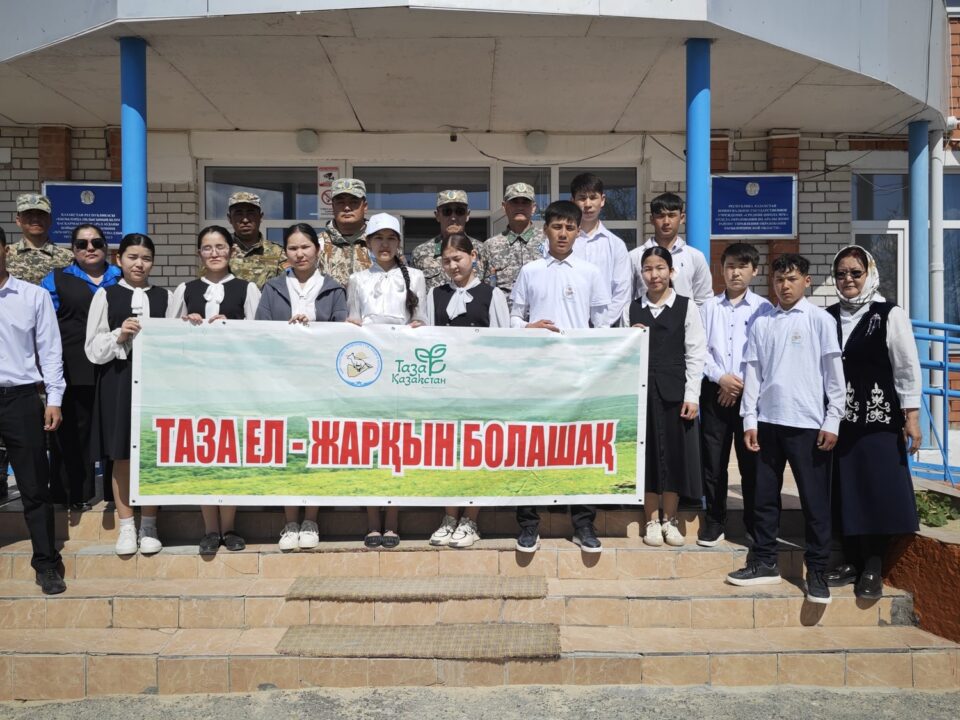 Жаңақұрылыс ауылында түлектердің қатысуымен көгалдандыру жұмыстары жүргізілді