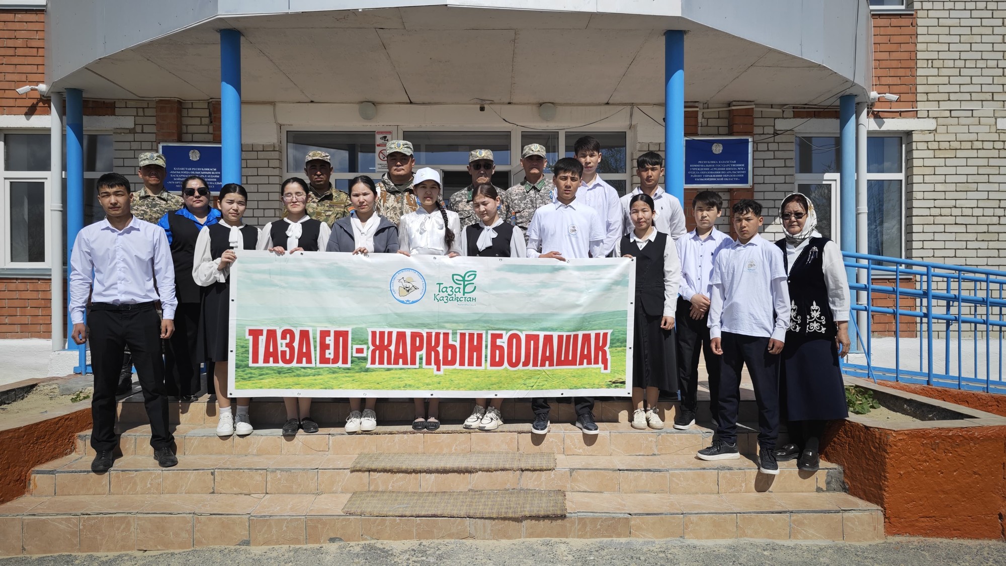 Жаңақұрылыс ауылында түлектердің қатысуымен көгалдандыру жұмыстары жүргізілді