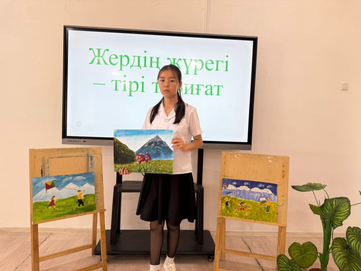 Қорықтың кеңсе ғимараты аумағында 20 түп қараағаш көшеті отырғызылды